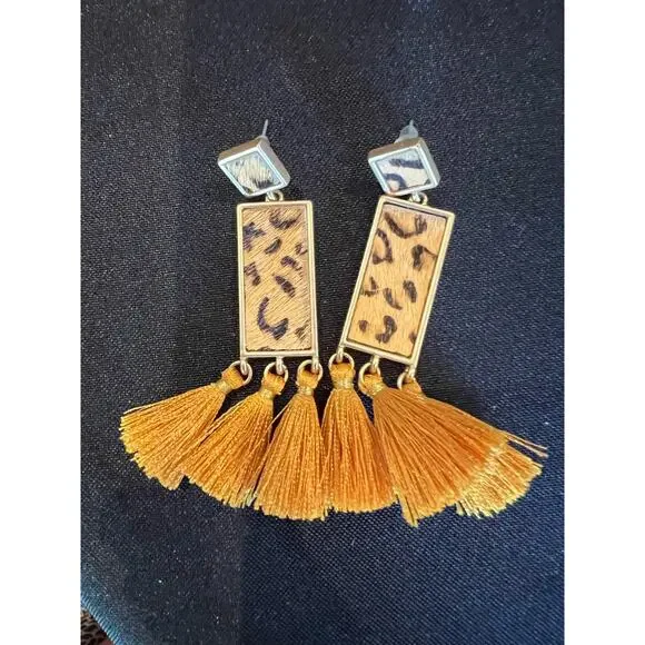 Animal print earrings - Picture 3 of 3